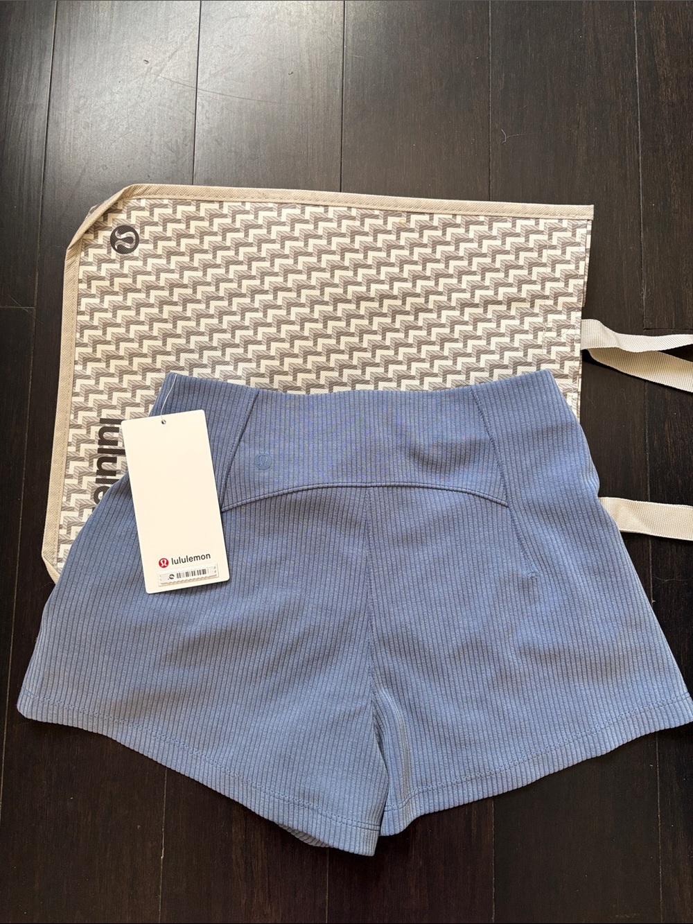 LULULEMON RIBBED SOFTSTREME HR SHORTS 2” in OASIS BLUE SZ 4,8 NWT